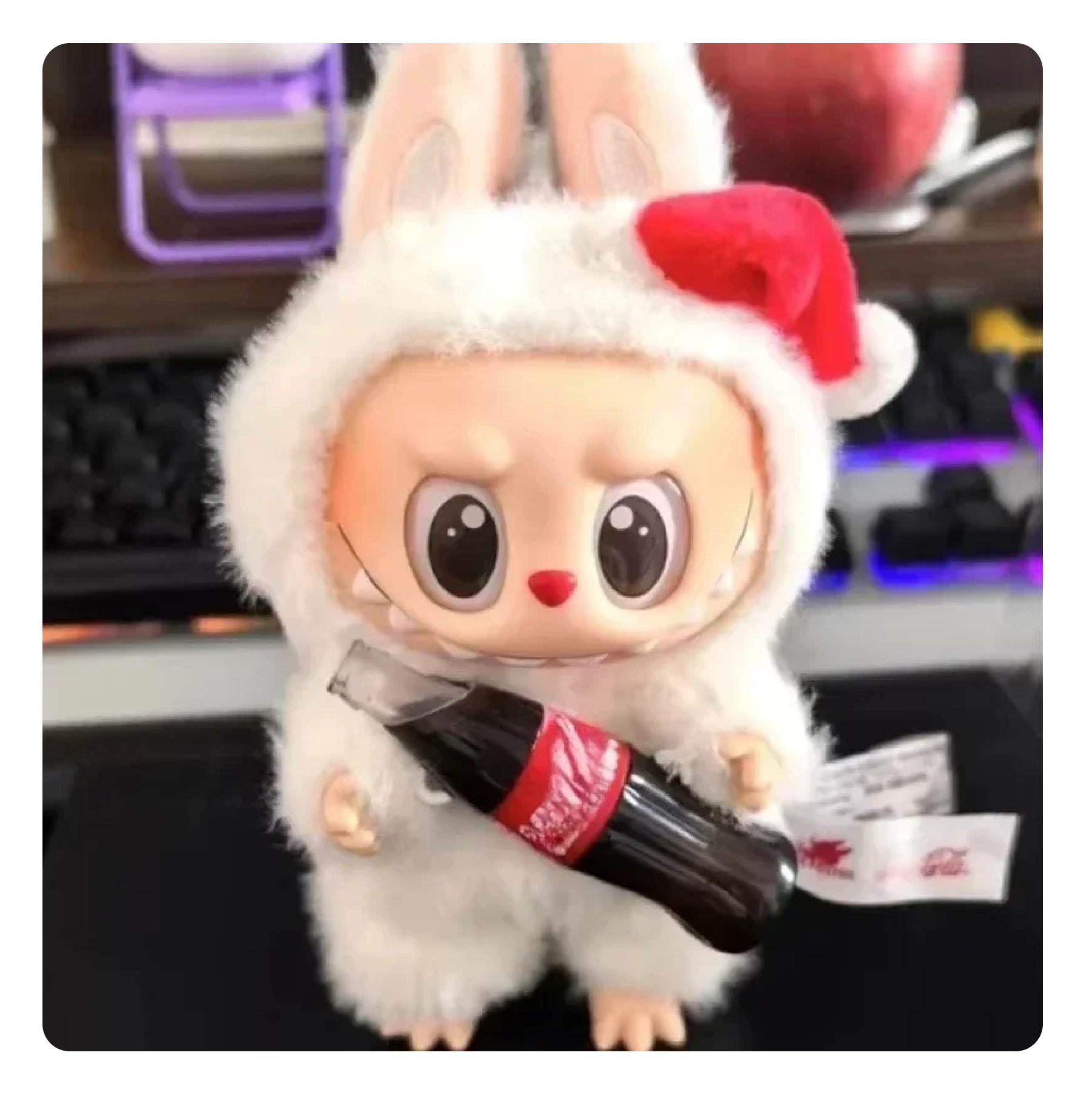 Коллекционная фигурка: брелок Labubu Coca-Cola Figure