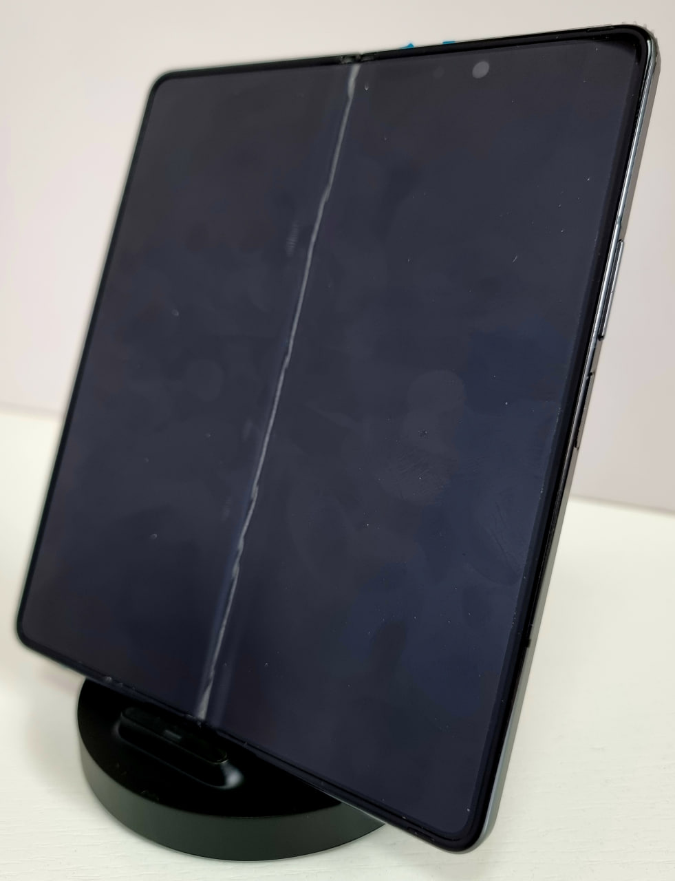 Samsung Z Fold5 5G 12/512 Graphite - БУ (без коробки / не работает внутренний экран) Samsung Z Fold5 5G 12/512 Graphite - БУ (без коробки / не работает внутренний экран)