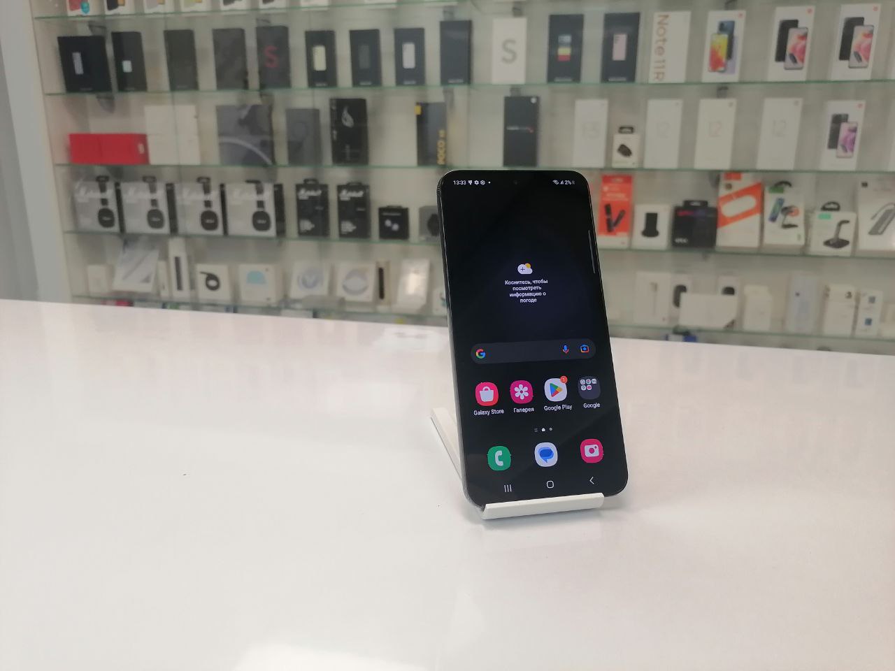 Samsung S23 8/256Gb Black (иногда мерцает экран) БУ Samsung S23 8/256Gb Black (иногда мерцает экран) БУ