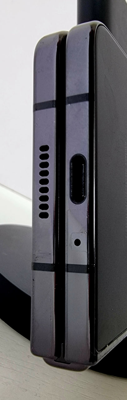 Samsung Z Fold5 5G 12/512 Graphite - БУ (без коробки / не работает внутренний экран) Samsung Z Fold5 5G 12/512 Graphite - БУ (без коробки / не работает внутренний экран)