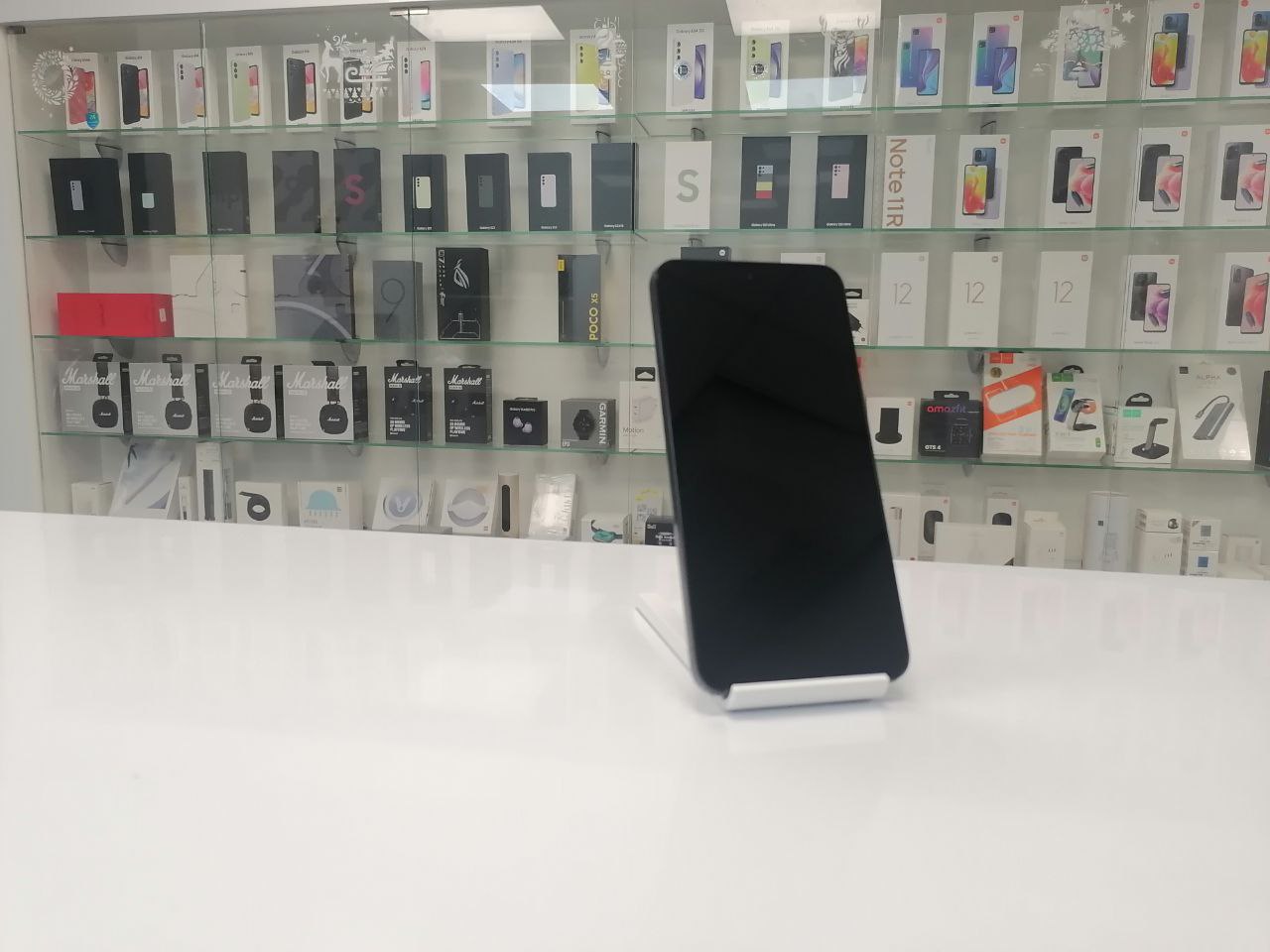 Samsung S23 8/256Gb Black (иногда мерцает экран) БУ Samsung S23 8/256Gb Black (иногда мерцает экран) БУ