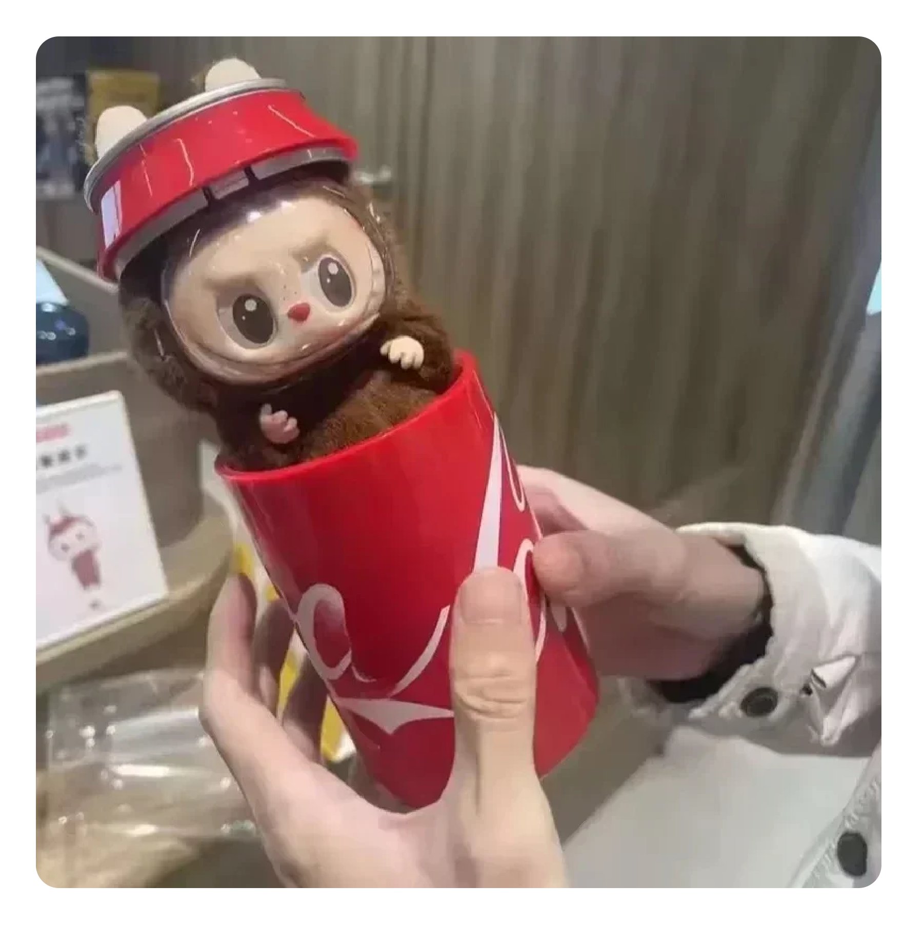 Коллекционная фигурка: брелок Labubu Coca-Cola Figure